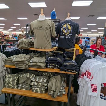 Buc-ee’s - Nice clothing - Gas Stations Near Me - Sevierville, Tennessee