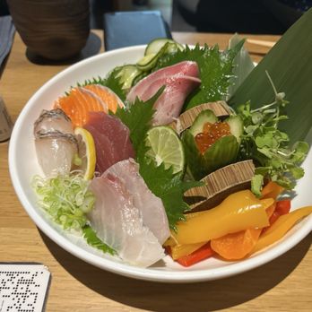 Gi-Jin - Sashimi bowl - Sushi Bars Near Me - Pittsburgh, Pennsylvania