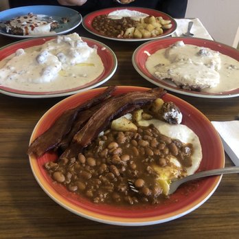 Overland Cafe - Bacon breakfast, chicken fried steak breakfast, biscuits and gravy - Cafes Near Me - Hanford, California