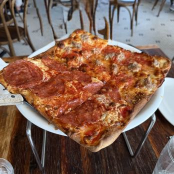 Seppe Pizza Bar - Aunt Honey / Salsiccia - Pizza Near Me - Staten Island, New York Seppe Pizza Bar - Aunt Honey / Salsiccia - Pizza Near Me - Staten Island, New York