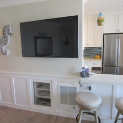 Carpinteria Shores - A Big Flat Screen H.D.T.V. To Watch Your Favorite Shows.