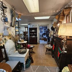 Farm House Antiques and Collectibles