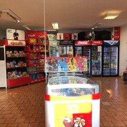 Lillåns Gatukök - Glass, läsk och chips finns att hitta.