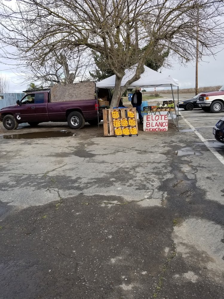 Lee's Market Logo