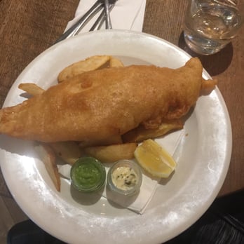Loch Lomond Arms Hotel - Loch Lomond Arms fish & chips--ale battered North Sea haddock, hand cut thrice-cooked chips, tartare sauce & peas - Hotels Near Me