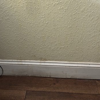Quality Inn & Suites - More dirty walls and baseboards - Hotels Near Me - Statesboro, Georgia Quality Inn & Suites - More dirty walls and baseboards - Hotels Near Me - Statesboro, Georgia