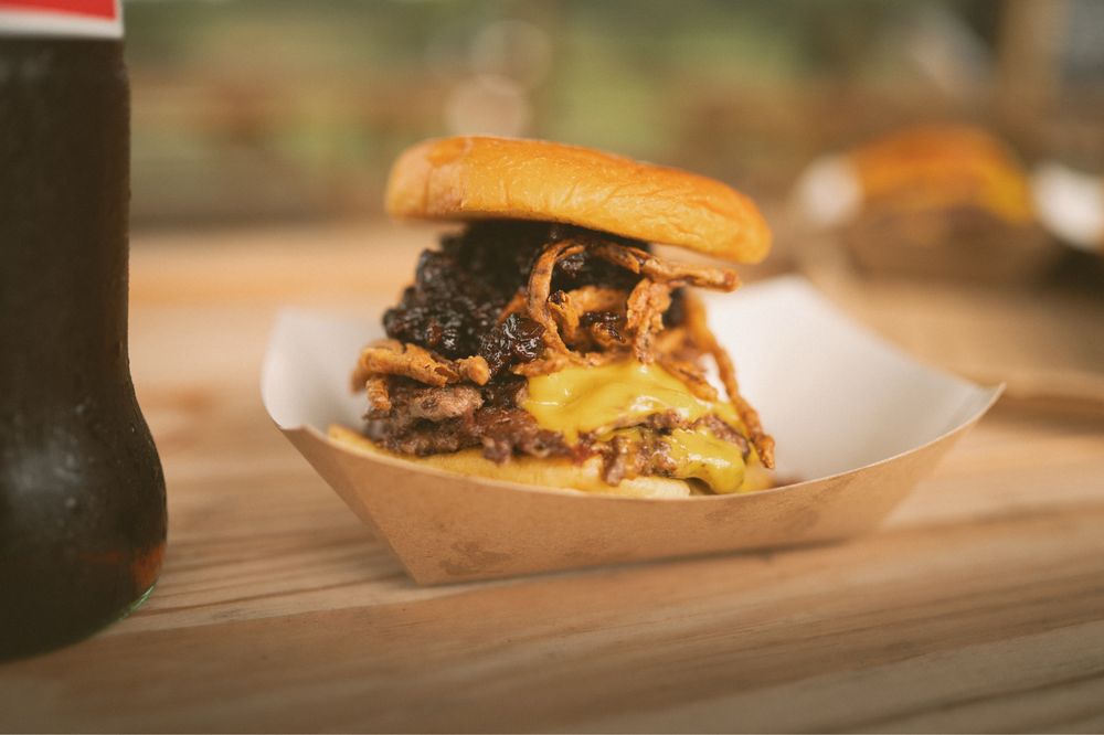 Maillard Food Truck Logo