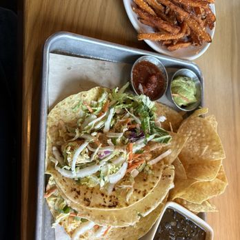 Bj's Restaurant & Brewhouse - Mahi Mahi tacos - Breweries Near Me - Chandler, Arizona