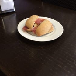 Café Bar Perea - La tostá de jamón Serrano muy recomendable