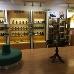 Shoe Warehouse - Large selection of the world's finest footwear.