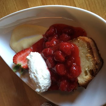 Watershed Cafe - Pound cake with strawberries & creme anglaise - New American Near Me - Leavenworth, Washington Watershed Cafe - Pound cake with strawberries & creme anglaise - New American Near Me - Leavenworth, Washington