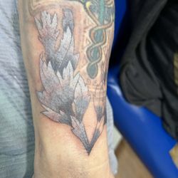 Incantations Electric Tattoos & Apothecary - Shading going in