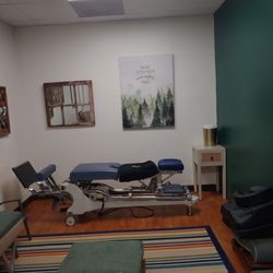 Sláinte Chiropractic - Adjustment room