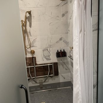 AutoCamp Russian River - Shower - Hotels Near Me - Guerneville, California