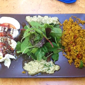 Hami - Spezialsalatteller: Gemischter Salat, Couscous, Tomate & Mozzarella, Hummus - Juice Bars & Smoothies Near Me - Würzburg, BY Hami - Spezialsalatteller: Gemischter Salat, Couscous, Tomate & Mozzarella, Hummus - Juice Bars & Smoothies Near Me - Würzburg, BY