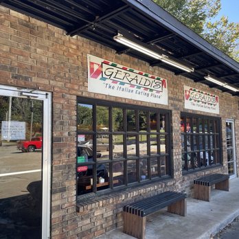Geraldi's - Outside of the restaurant - Pizza Near Me - Fayetteville, Arkansas