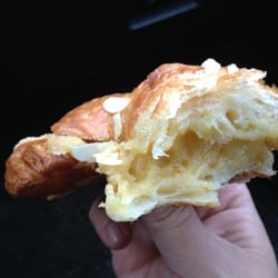 Le fournil Bakery - Croissant aux Amandes