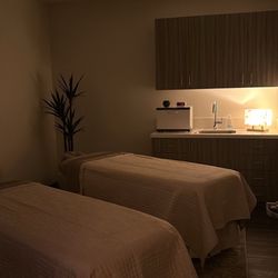 House of Hudson Day Spa - Couples Treatment Room- the softest warmest sheets
