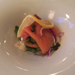 Cafe Het Witte Huis - Je vraagt zalm, je krijgt zalm. Niet sla met vleugje zalm, maar zalm