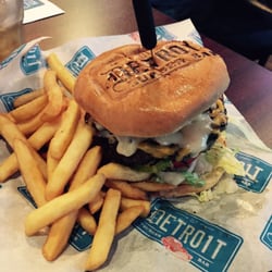 Detroit Burger Bar
