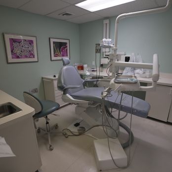 Dr. Brenda Pierce, DDS - inside office exam room - Periodontists Near Me - Warwick, Rhode Island Dr. Brenda Pierce, DDS - inside office exam room - Periodontists Near Me - Warwick, Rhode Island