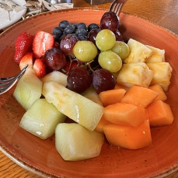 Red Rooster Restaurant - Amazing Fruit Plate easy to Share - New American Near Me - Woodstock, Vermont Red Rooster Restaurant - Amazing Fruit Plate easy to Share - New American Near Me - Woodstock, Vermont