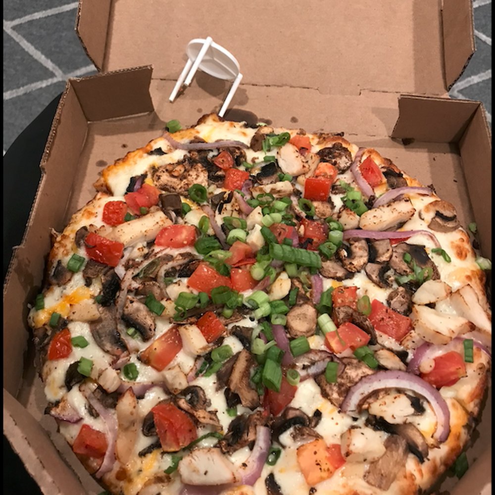 Round Table Pizza - Chicken & Garlic Gourmet Pizza - Pizza Near Me - Huntington Beach, California Round Table Pizza - Chicken & Garlic Gourmet Pizza - Pizza Near Me - Huntington Beach, California
