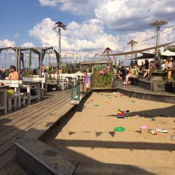 Klunkerkranich - Only in Germany- a rooftop bar with a kids sandbox!