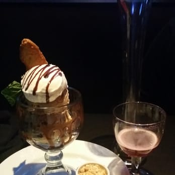 Yard House - Kona Coffee macadamia Oreo ice cream sundae - New American Near Me - Springfield, Virginia Yard House - Kona Coffee macadamia Oreo ice cream sundae - New American Near Me - Springfield, Virginia