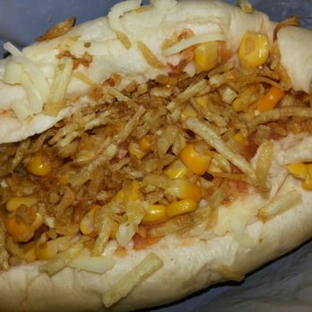 Cachorro quente do Landi - Sanduíche completo: batata palha, milho, queijo, molho, salsicha e o pão caseiro. - Street Vendors Near Me - Brasília, DF Cachorro quente do Landi - Sanduíche completo: batata palha, milho, queijo, molho, salsicha e o pão caseiro. - Street Vendors Near Me - Brasília, DF