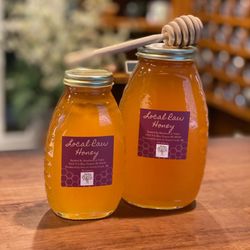 Hawthorn & Violet - Local raw honey made by bees in Swartz Creek and bottled right here at Hawthorn & Violet.