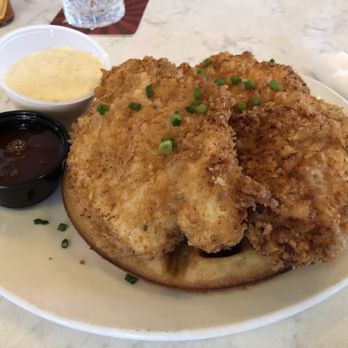 Mom's Kitchen & Bar - Bars Near Me - Astoria, New York Mom's Kitchen & Bar - Bars Near Me - Astoria, New York