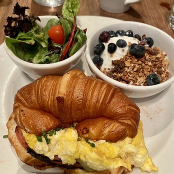 Le Cartet - Yummy brunch is in this photo. - French Near Me - Montreal, Quebec Le Cartet - Yummy brunch is in this photo. - French Near Me - Montreal, Quebec