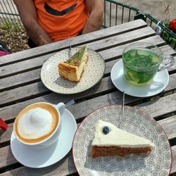 Karlsons - Möhrenkuchen und Pistazienkuchen