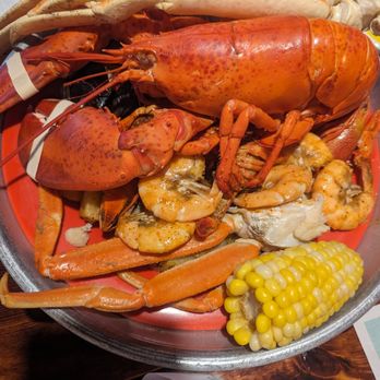Lobster Haven - Gold Bucket with lobster, crab legs, shrimp, mussels, clams, crawfish, corn and potatoes. - Seafood Near Me - Tampa, Florida