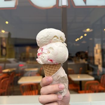 Cowlick's Ice Cream - Peppermint flavor - Ice Cream & Frozen Yogurt Near Me - Fort Bragg, California Cowlick's Ice Cream - Peppermint flavor - Ice Cream & Frozen Yogurt Near Me - Fort Bragg, California