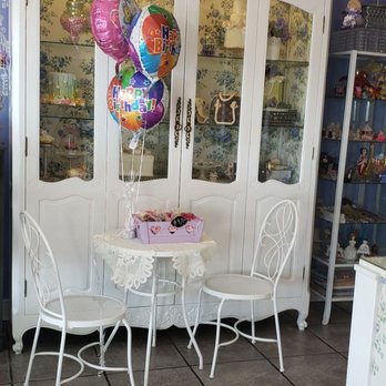 Cake Lounge Miami - Cupcakes Near Me - Miami, Florida
