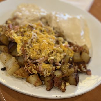Griddlecakes - Meatlovers Scramble with Biscuit and Gravy - Breakfast & Brunch Near Me - Las Vegas, Nevada Griddlecakes - Meatlovers Scramble with Biscuit and Gravy - Breakfast & Brunch Near Me - Las Vegas, Nevada