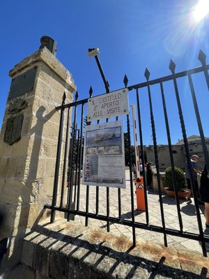 Castello Aragonese by null