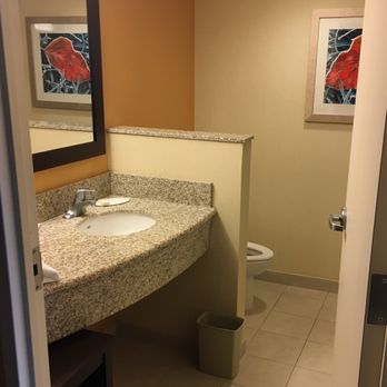 Courtyard by Marriott Newark Downtown - Bathroom - Hotels Near Me - Newark, New Jersey Courtyard by Marriott Newark Downtown - Bathroom - Hotels Near Me - Newark, New Jersey