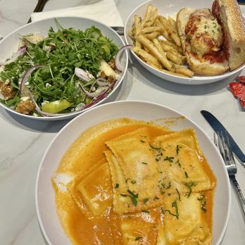 Sorelle - Arugula Pear Salad, Chicken Parm sandwich, Cheese Ravioli in Vodka sauce. - Italian Near Me - Glenview, Illinois