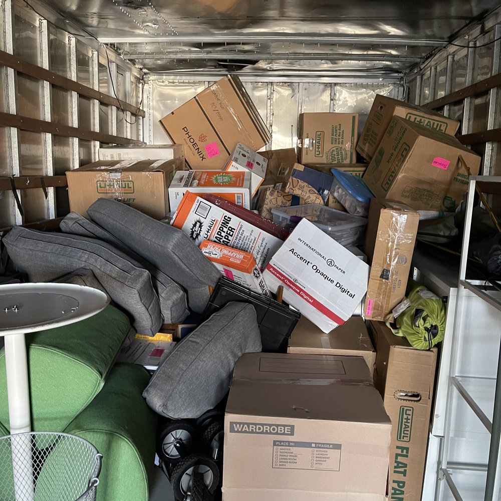 Bellhop Moving - This is how the truck arrived at our destination. - Movers Near Me - Memphis, Tennessee Bellhop Moving - This is how the truck arrived at our destination. - Movers Near Me - Memphis, Tennessee