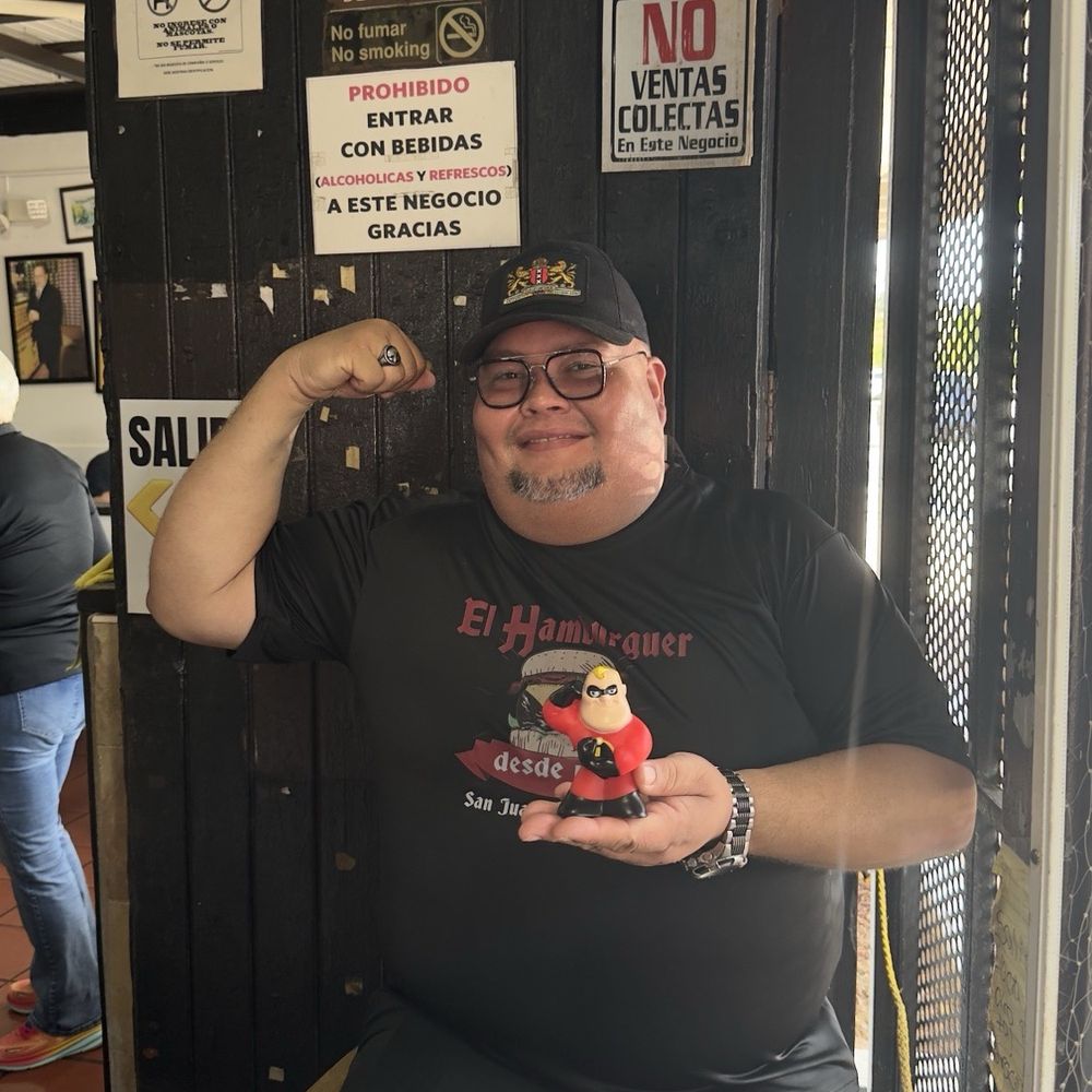 El Hamburguer - This guy greet you and he's fantastic - Burgers Near Me - San Juan, Puerto Rico