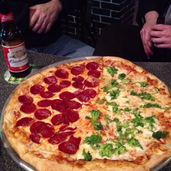 Pit Stop Cafe - Pizza at the Pit Stop - Dive Bars Near Me - Milford, Connecticut