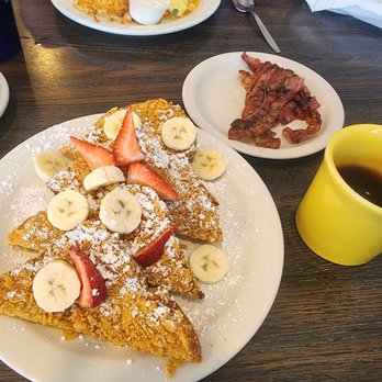 Flat Tire Diner - Crunchy French toast and bacon - American Near Me - Old Hickory, Tennessee