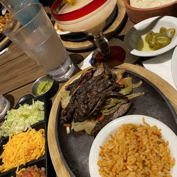 Lone Star Texas Grill - Steak fajitas for one, pickled jalapeños, and a regular size Paloma frozen margarita - Tex-Mex Near Me - Ottawa, Ontario Lone Star Texas Grill - Steak fajitas for one, pickled jalapeños, and a regular size Paloma frozen margarita - Tex-Mex Near Me - Ottawa, Ontario