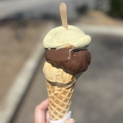 Bacio di Latte - Pistachio, 3 chocolates, and caramel coffee