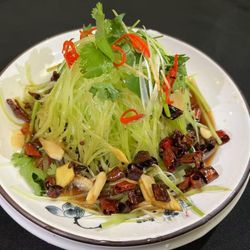 Chen's Restaurant - Capture Fresh Celtuce
活捉青笋