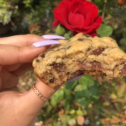 Sweetsomethingsla - Guilt trip chocolate chip cookie