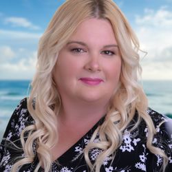 Shelly Eshelman - First Team - "Local" Costamesa, California Agent Gal!